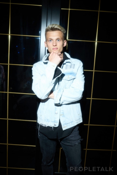 Снова дружат? Даня Милохин отправился на отдых вместе с братом