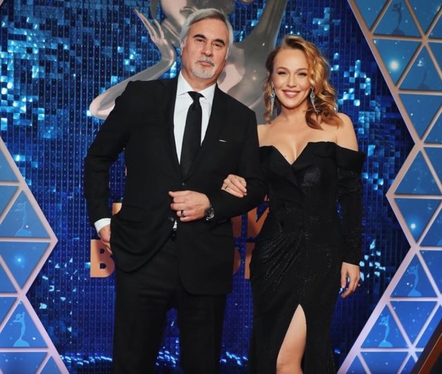 Совсем малышка: Альбина Джанабаева впервые показала лицо дочери от Валерия Меладзе