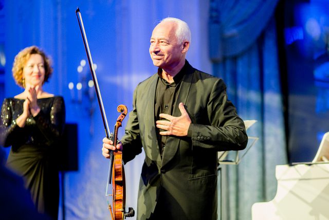 Увольнения госслужащих, акции против насилия и более тысячи задержанных: собрали итоги четвёртого дня столкновений в Беларуси и реакцию звезд