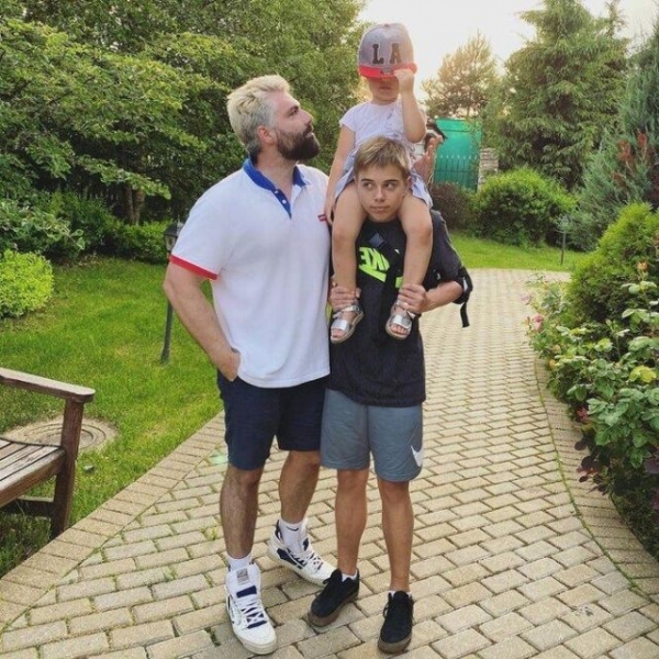 &laquo;В страшном сне не приснилось бы&raquo;: бывший муж Полины Гагариной о препятствиях в общении с дочерью 