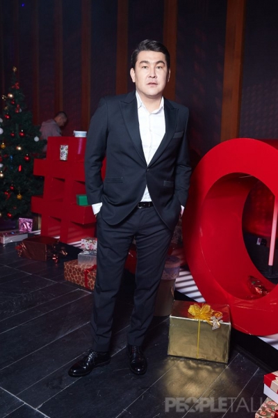 Видео дня: Брюс Уиллис читает по-русски стихи из «Брата»