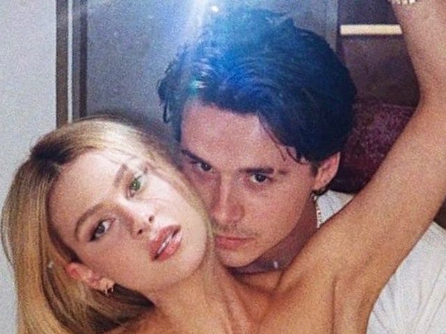 «Выглядит в два раза моложе»: невеста Бруклина Бекхэма Никола Пельтц показала свою 65-летнюю маму