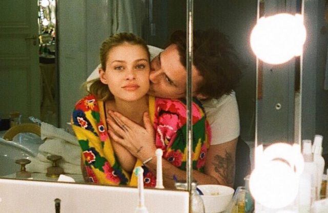 «Выглядит в два раза моложе»: невеста Бруклина Бекхэма Никола Пельтц показала свою 65-летнюю маму