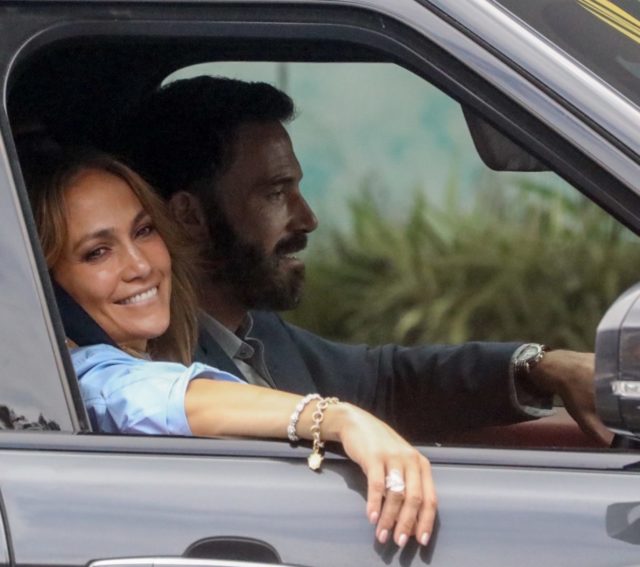 Завтрак у Тиффани: Бен Аффлек выбирает обручальное кольцо для Дженнифер Лопес 