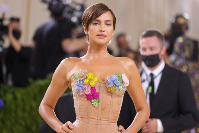 Дело далеко не в парне: Ирина Шейк объяснила выбор новой прически