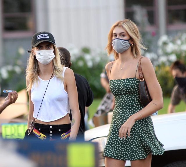 Держались за руки: звезда «Будки поцелуев» Джейкоб Элорди снова замечен с Кайей Гербер