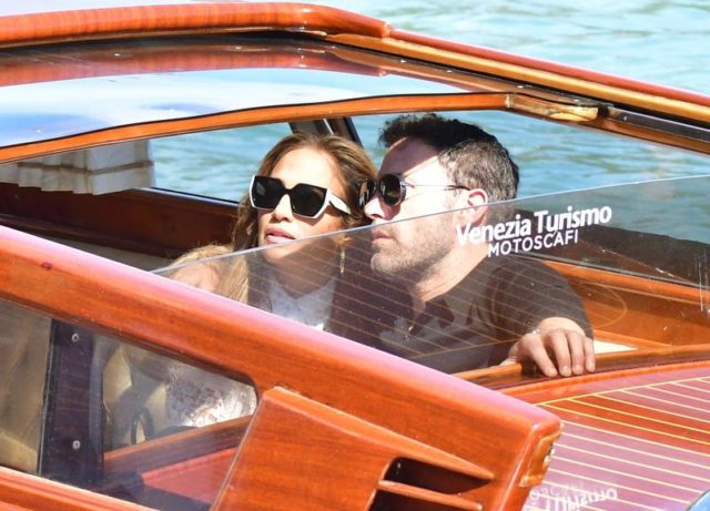 Долгожданный выход: Дженнифер Лопес и Бен Аффлек приехали на Венецианский кинофестиваль