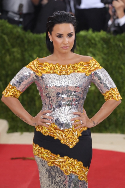 Драка Джей Зи и неполиткорректное платье Скарлетт Йоханссон: самые громкие скандалы Met Gala 