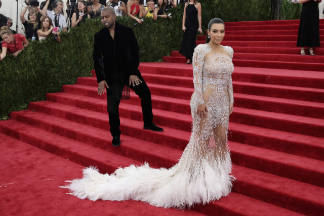 Драка Джей Зи и неполиткорректное платье Скарлетт Йоханссон: самые громкие скандалы Met Gala 