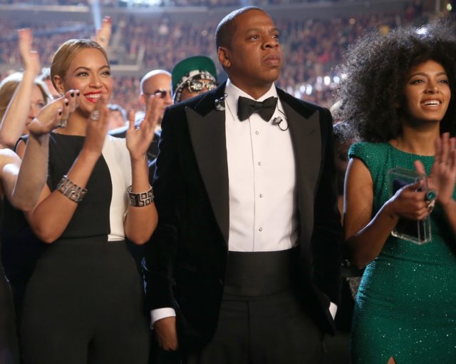 Драка Джей Зи и неполиткорректное платье Скарлетт Йоханссон: самые громкие скандалы Met Gala 