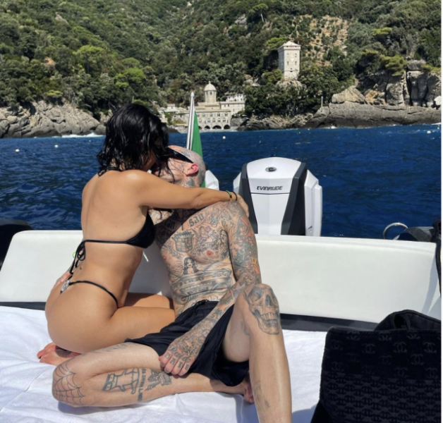 Это предложение? Трэвис Баркер сделал трогательное признание Кортни Кардашьян