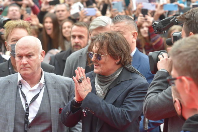 &laquo;Я не хотел никого обидеть&raquo;: Джонни Депп публично прокомментировал обвинения в домашнем насилии 