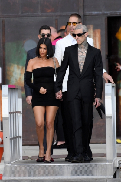 Люди в черном: новый выход Кортни Кардашьян с бойфрендом