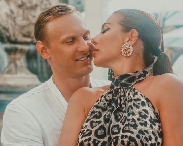 Мама сказала, что я никому не буду нужна: Анна Седокова рассказала о переживаниях и замужестве 