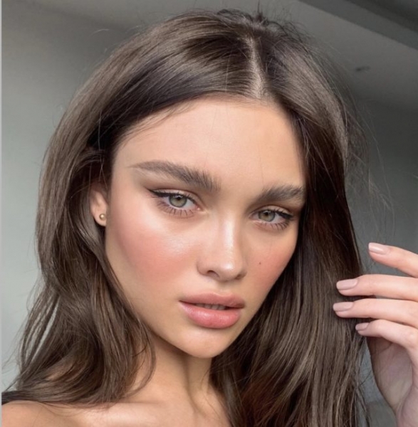 Массаж и крем с кофеином: как привести лицо в порядок после вечеринки