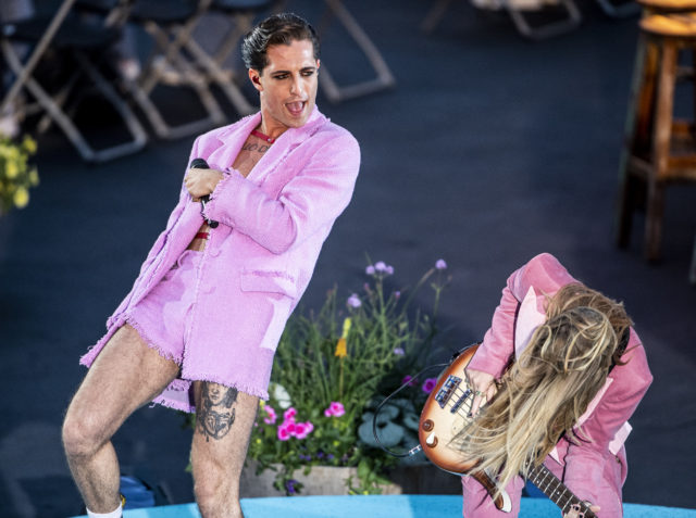 «Менеджмент делает из вас ряженных кукол с ушанками»: Ксения Собчак обратилась к группе Måneskin с гневным постом