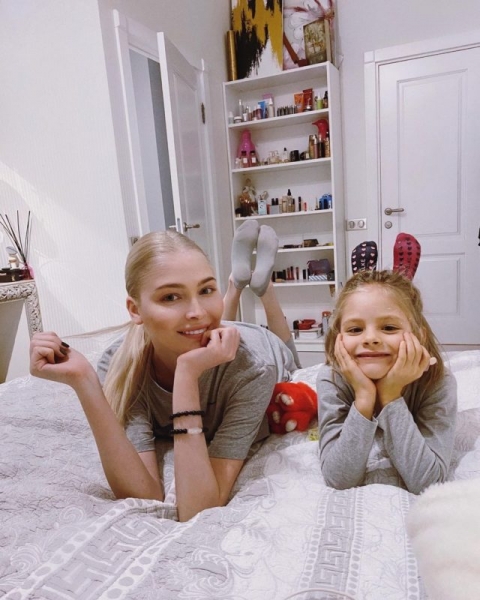 «Мы – семья»: Алена Шишкова рассказала о воспитании дочери, отношениях с мамой Тимати и дорогих подарках