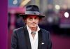 На фоне бойкота Голливуда: фанат трогательно поддержал Джонни Деппа на кинофестивале в Сан-Себастьяне