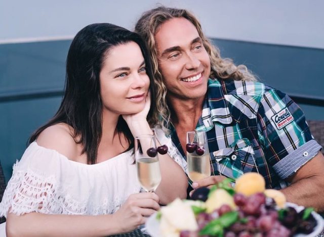 На злобу дня: Дмитрий Хрусталев снял пародию на признание Тарзана в измене жене