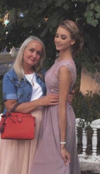 Не узнать: как выглядела Саша Дони до популярности 