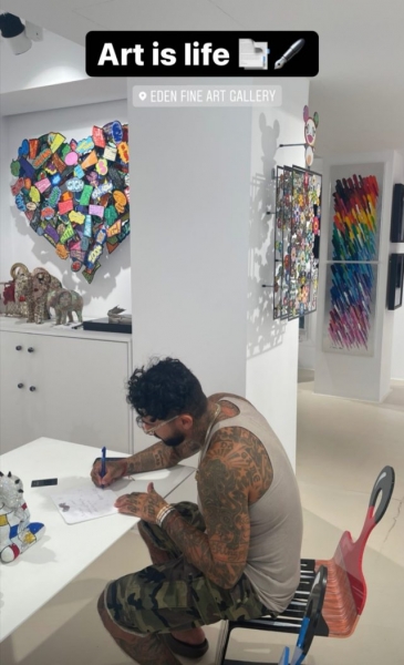 «Новая девушка Тимати»: в Сети обсуждают страстные объятья рэпера и блондинки