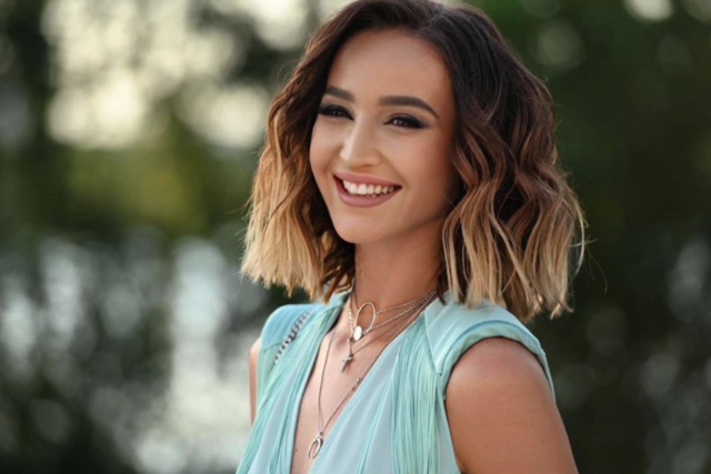 Ольга Бузова, Анастасия Решетова и другие: звезды участвуют в челлендже по смене расы