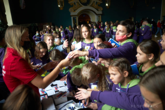 От Москвы до Владивостока: как прошла церемония запуска «Путешествия мечты» для российских школьников