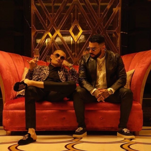 Пачки денег: Моргенштерн показал, что у него в сумке