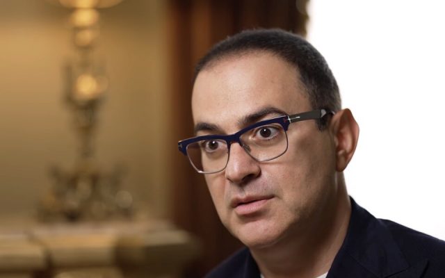 «Плевать я хотел на всех этих комиков»: Гарик Мартиросян о скандале с комиком Идраком Мирзализаде