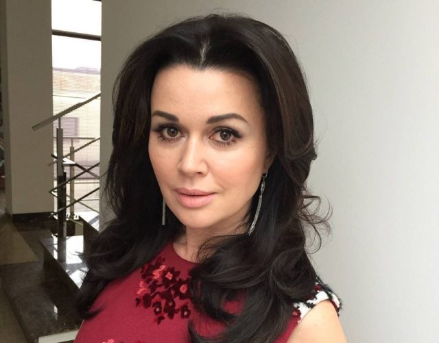 «Просто самое лучшее творчество»: Анастасия Заворотнюк вышла на связь с поклонниками