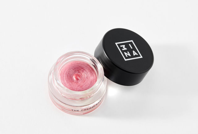 Сплошная экономия: косметика, которая заменит сразу три средства