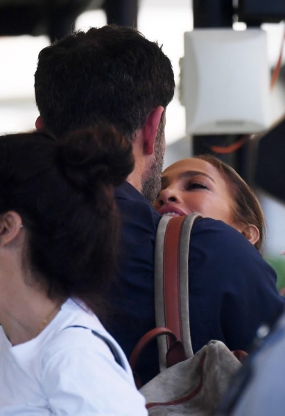 Светятся от счастья: новый выход Дженнифер Лопес и Бена Аффлека 