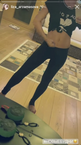 Так бывает? Лиза Арзамасова показала идеальную фигуру через месяц после родов