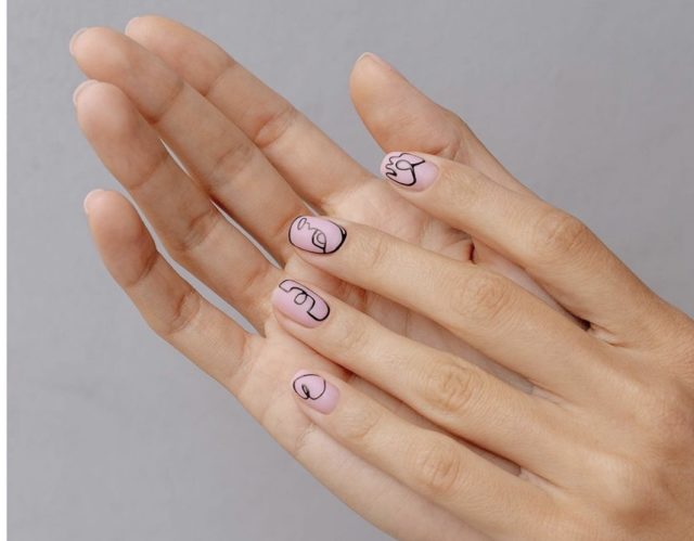 Тренд в маникюре: абстрактные изображения женских лиц