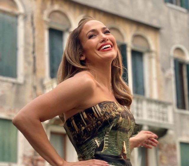 В роли убийцы: Дженнифер Лопес возвращается в кино в новом проекте Netflix