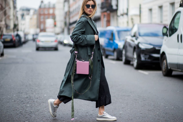 В такую-то погоду: 10 стильных плащей и дождевиков на осень