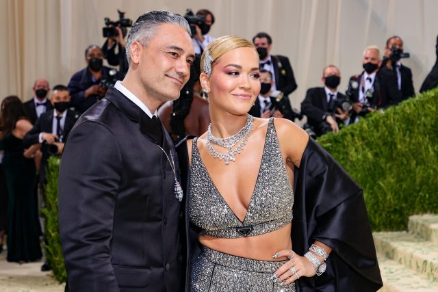 Впервые: Рита Ора рассказала об отношениях с Тайкой Вайтити