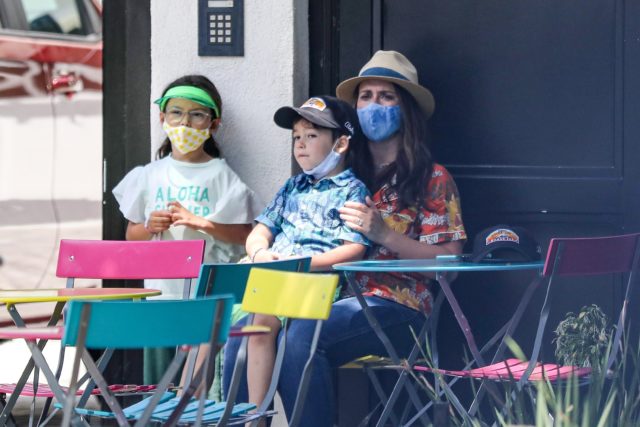 Звезда сериала «Говорящая с призраками» Дженнифер Лав Хьюитт стала мамой в третий раз