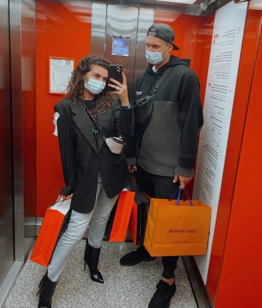 364 тысячи: посчитали, сколько потратила Анна Седокова на обувь