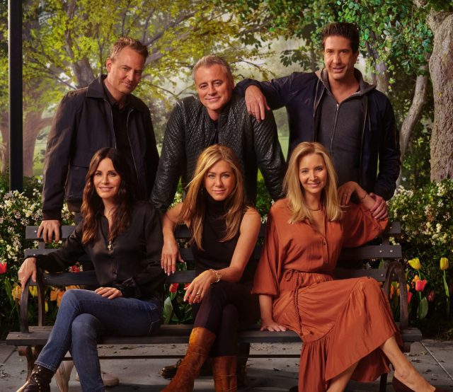 Актрисы «Друзей» вновь воссоединились для встречи с Кэти Перри и Орландо Блумом