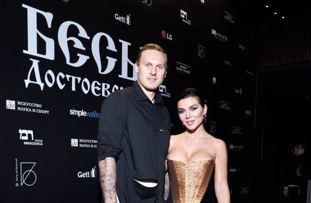 Анна Седокова, Павел Табаков и Екатерина Варнава на премьере спектакля Константина Богомолова «Бесы Достоевского»