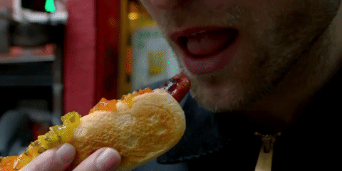 Цифра дня: сколько хот-догов может съесть человек за 10 минут