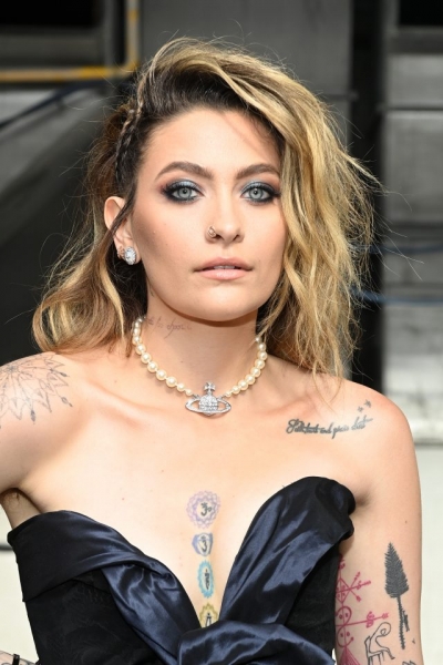 Эпатажем пошла в отца: дочь Майкла Джексона оголилась для ритуала в полнолуние