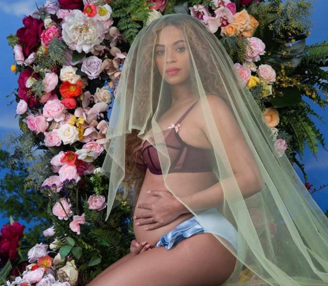 Еще до Ратаковски: звезды, которые красиво объявляли о беременности