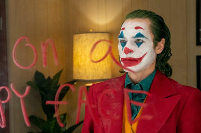 «Есть еще столько всего, что мы бы могли сделать»: Хоакин Феникс подогрел слухи о возвращении «Джокера»