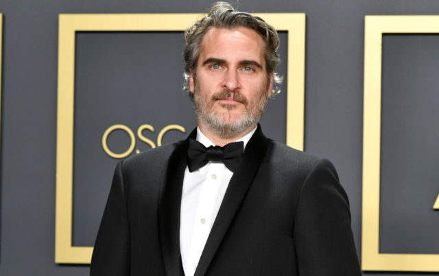 «Есть еще столько всего, что мы бы могли сделать»: Хоакин Феникс подогрел слухи о возвращении «Джокера»