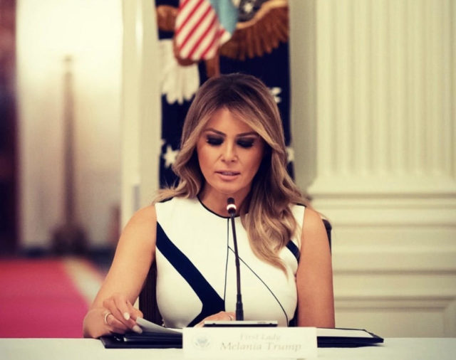 Как будто не спала месяц: топ ошибок в макияже, которые делают лицо уставшим 