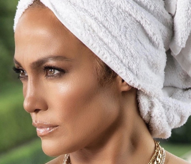 Как будто не спала месяц: топ ошибок в макияже, которые делают лицо уставшим 