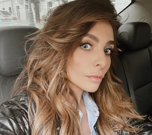 &laquo;Меня травили&raquo;: Екатерина Варнава рассказала о детских травмах и пластических операциях 