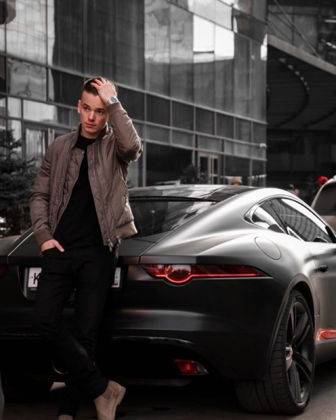 Mercedes за 20 миллионов: 21-летний сын Валерии выбирает новую машину